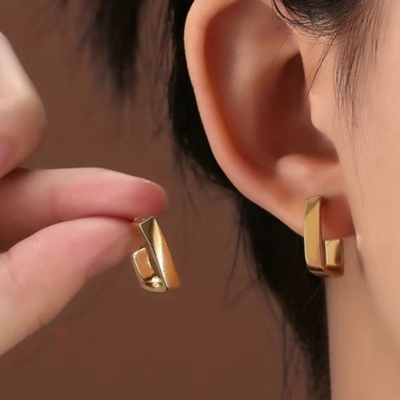 Gold Geometric Hoop Earrings - Picture 1 of 3